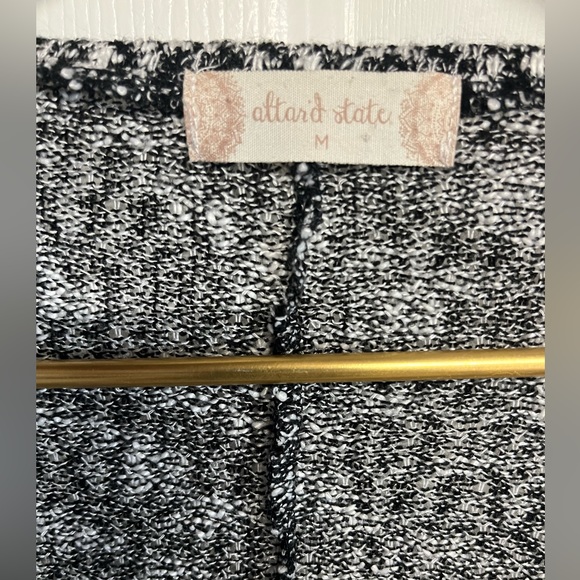 Alter’d state size medium top with draw string collar, butterfly sleeves - Picture 3 of 6